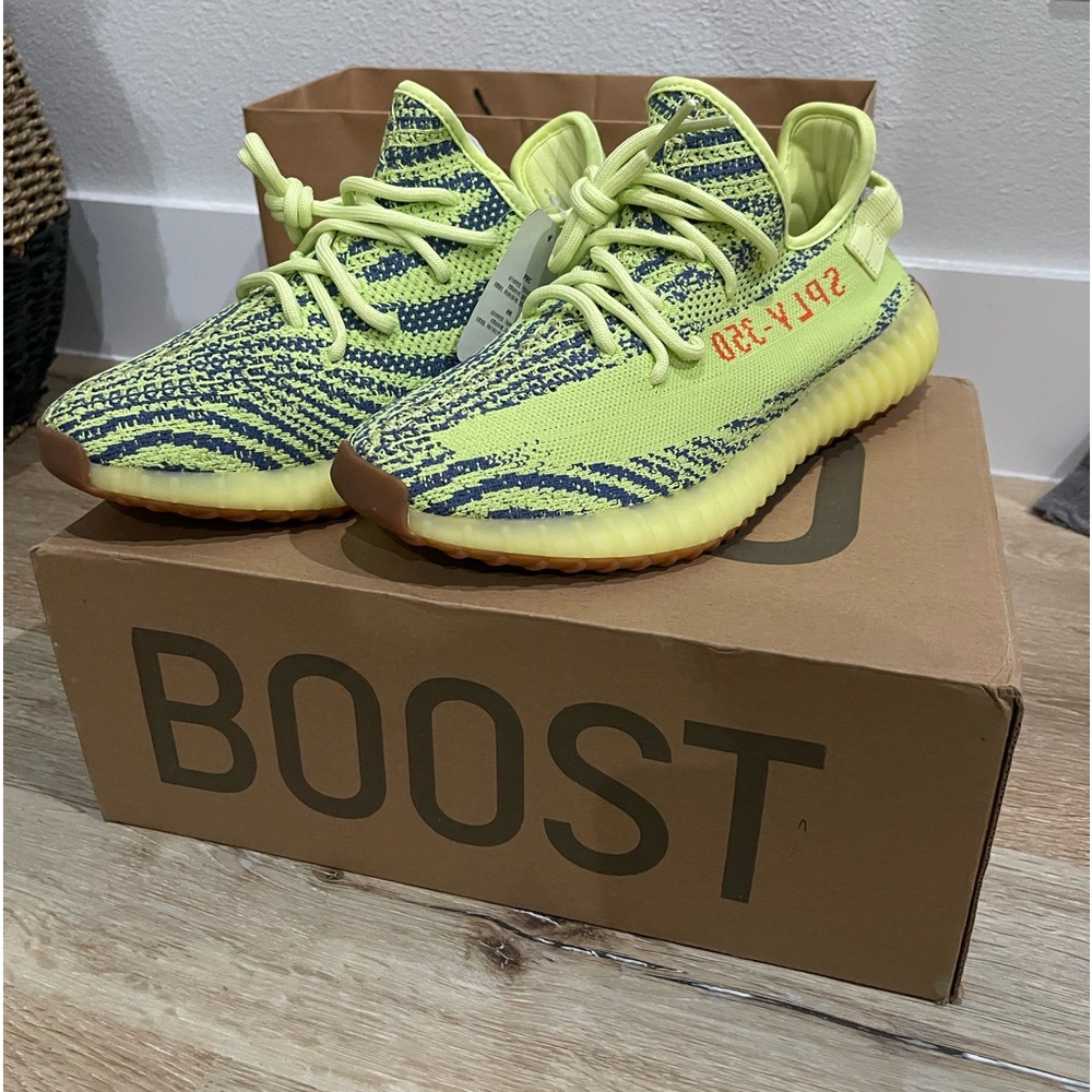 Yeezys 350 boost 9.5 US brand new never worn.